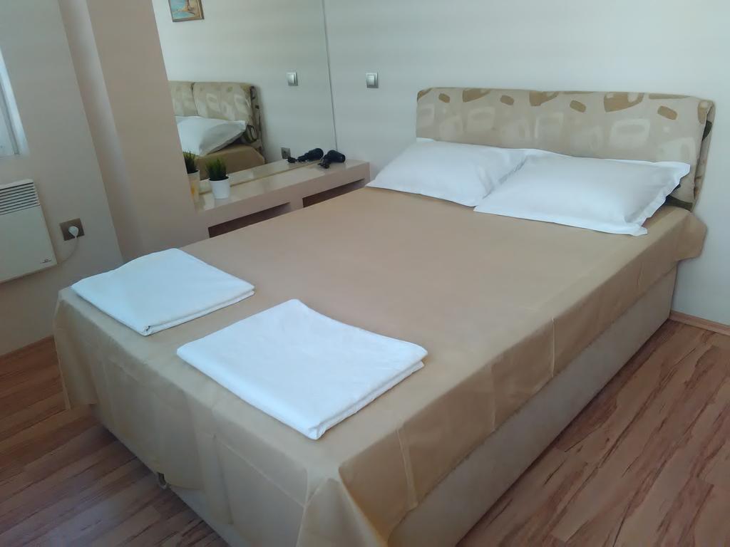 Geri Apartment Burgas Stad Buitenkant foto