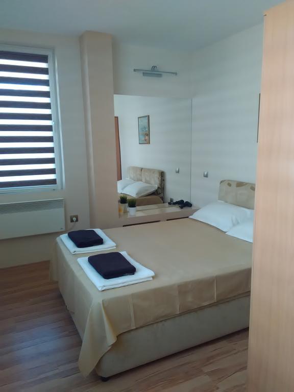 Geri Apartment Burgas Stad Buitenkant foto
